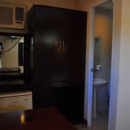 Club Manila East Taytay Apartman Kültér fotó